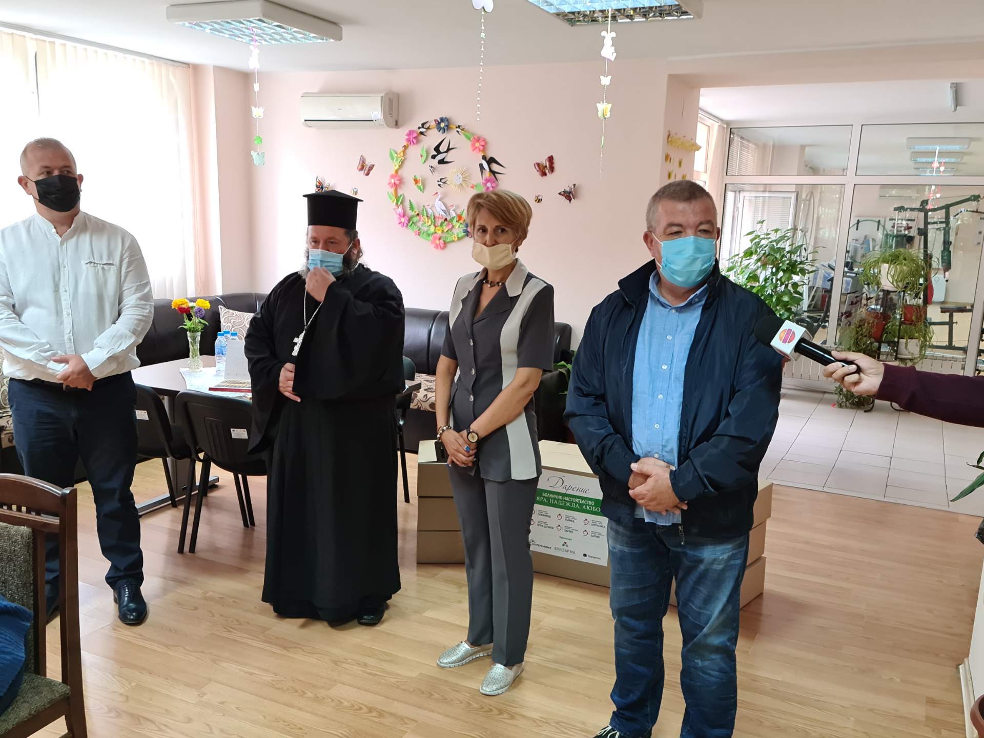 Болнично настоятелство „Вяра, Надежда, Любов“ с дарение на 9 старчески домове в 6 града на страната в борбата с COVID-19